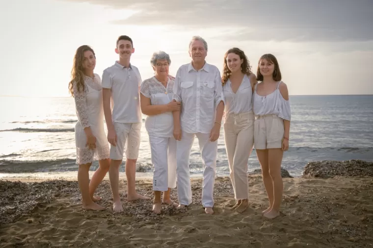 Photographe pour immortaliser lors d'une réunion familliale les quatre générations d'une famille, Borgo, Kore Beau